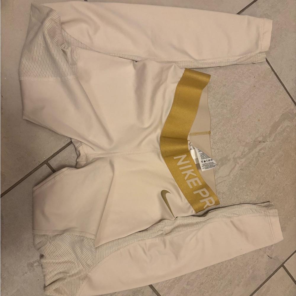 Nike Pro leggings small